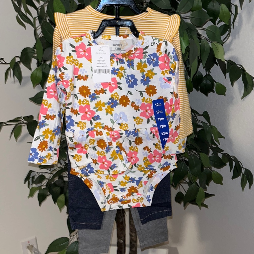 NWT Carter’s 4 pieces baby clothes